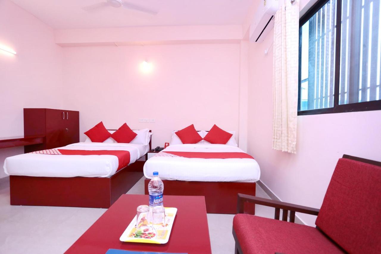 Oyo 13577 Tkr Metro Residency Hotel Kochi Luaran gambar