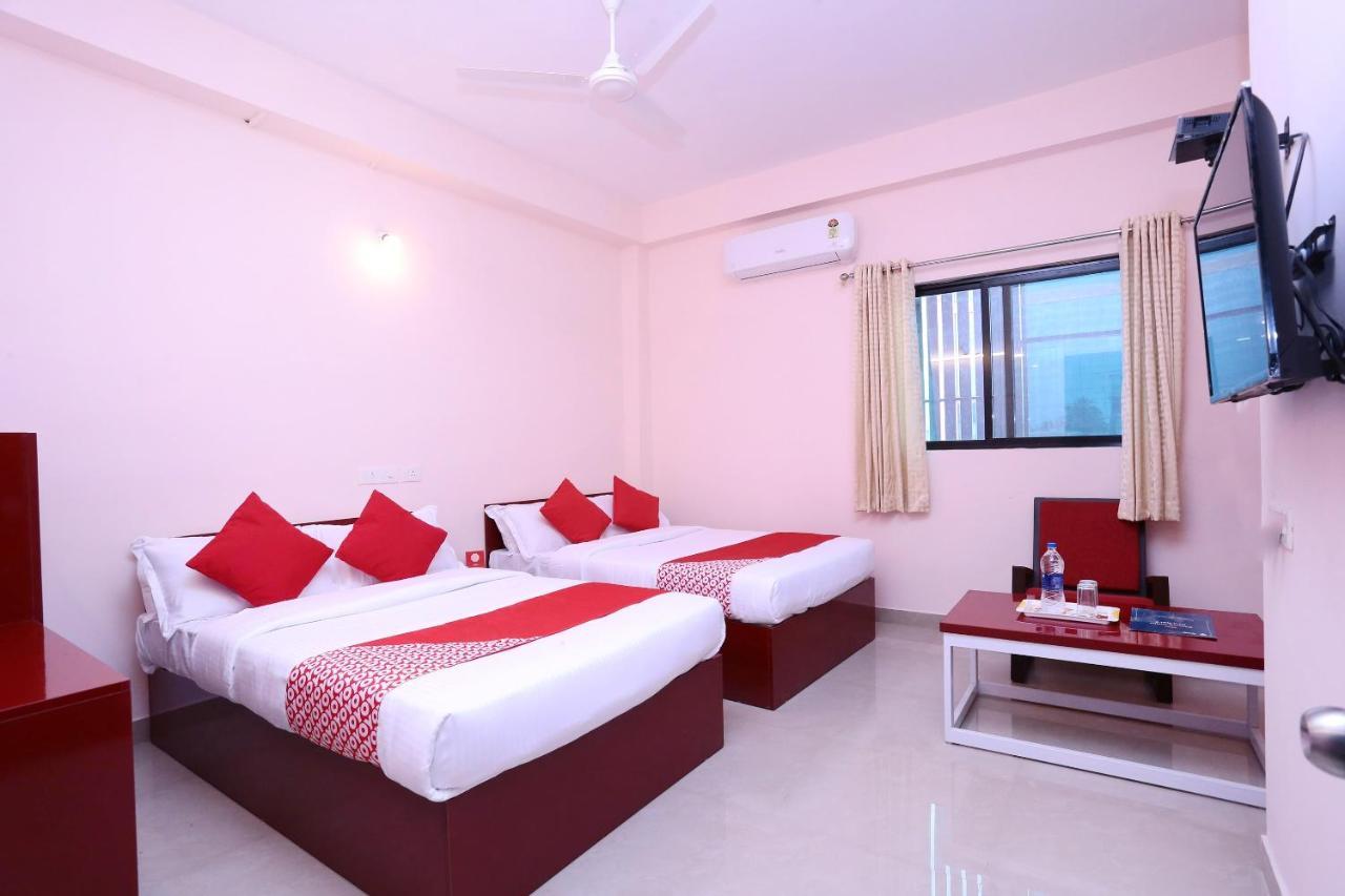 Oyo 13577 Tkr Metro Residency Hotel Kochi Luaran gambar