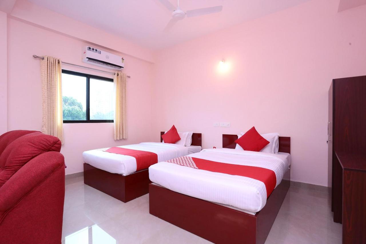 Oyo 13577 Tkr Metro Residency Hotel Kochi Luaran gambar