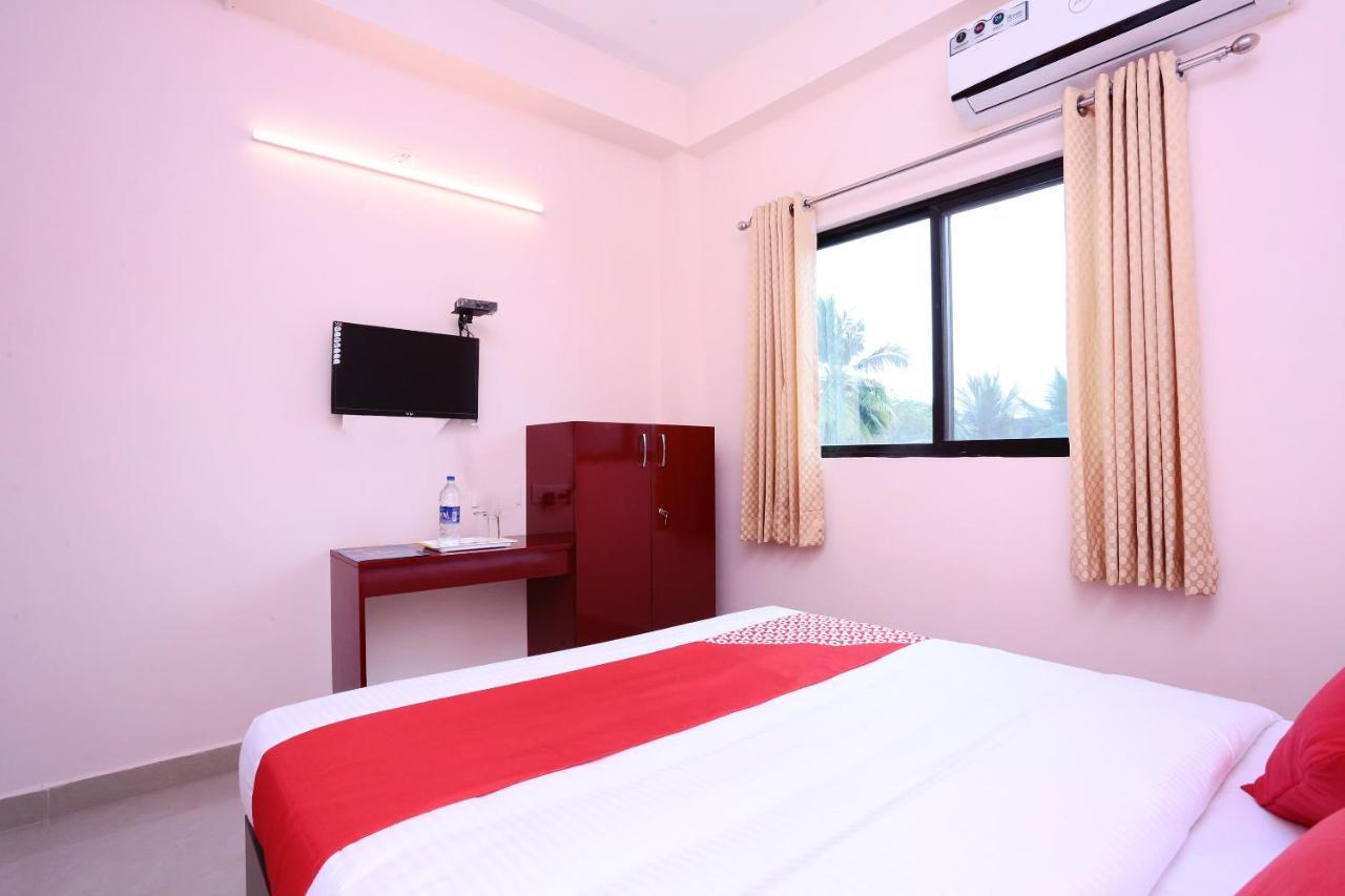Oyo 13577 Tkr Metro Residency Hotel Kochi Luaran gambar