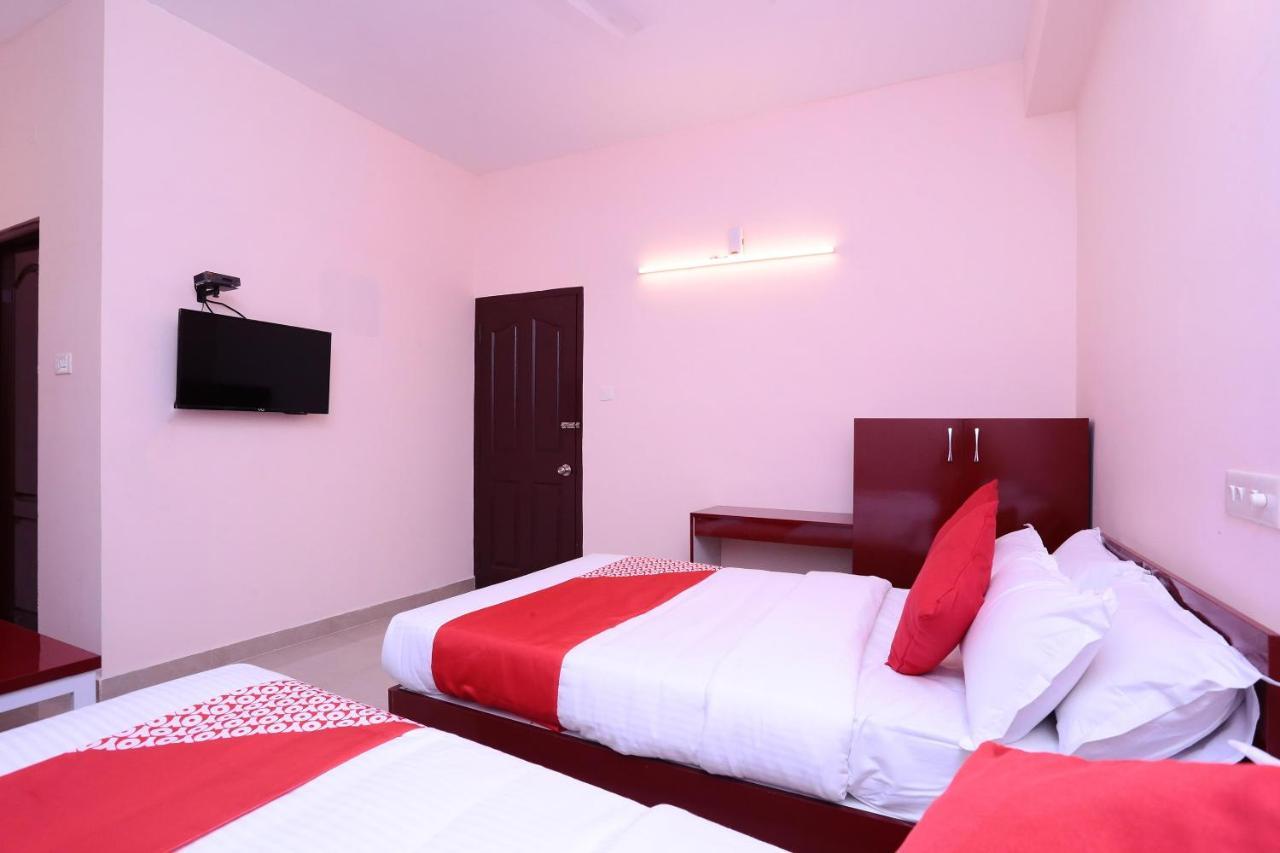 Oyo 13577 Tkr Metro Residency Hotel Kochi Luaran gambar