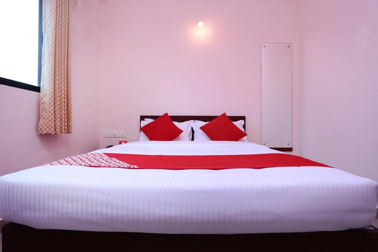 Oyo 13577 Tkr Metro Residency Hotel Kochi Luaran gambar