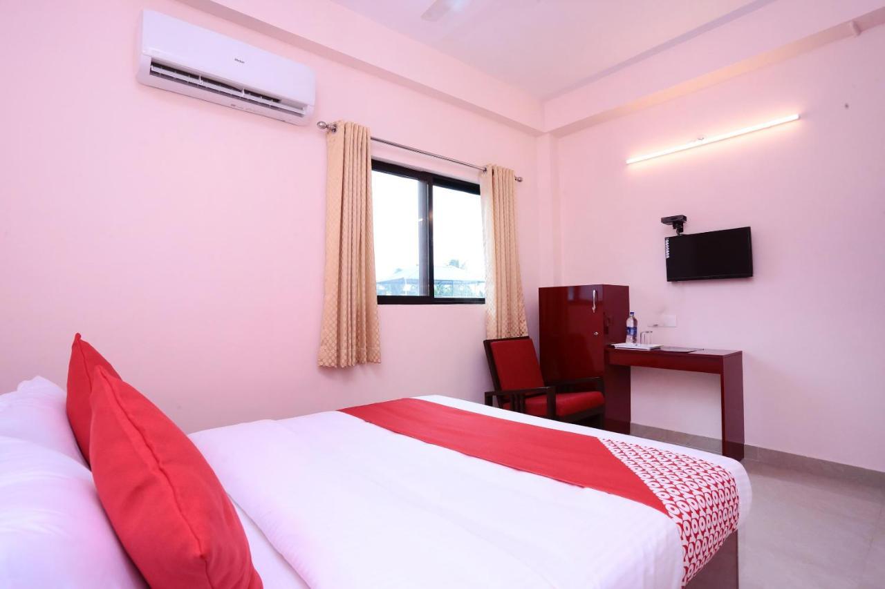 Oyo 13577 Tkr Metro Residency Hotel Kochi Luaran gambar