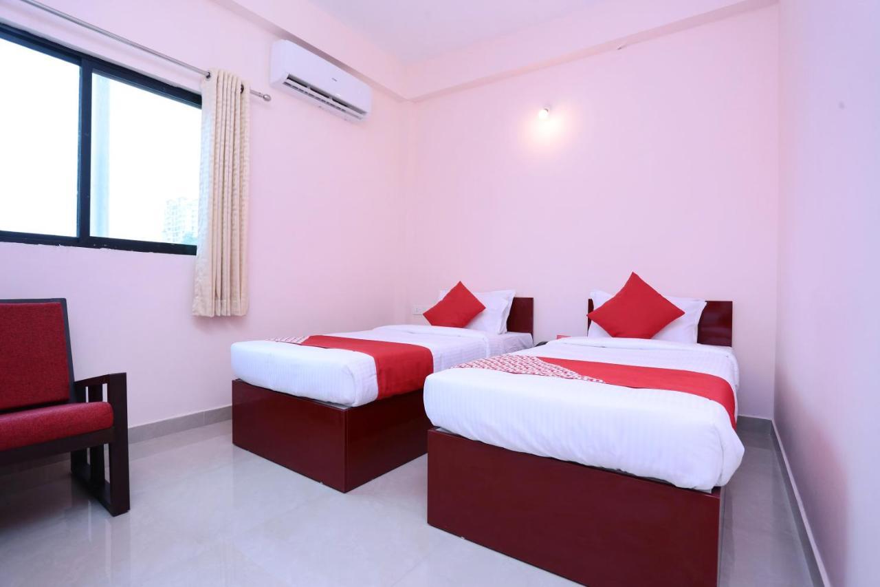 Oyo 13577 Tkr Metro Residency Hotel Kochi Luaran gambar