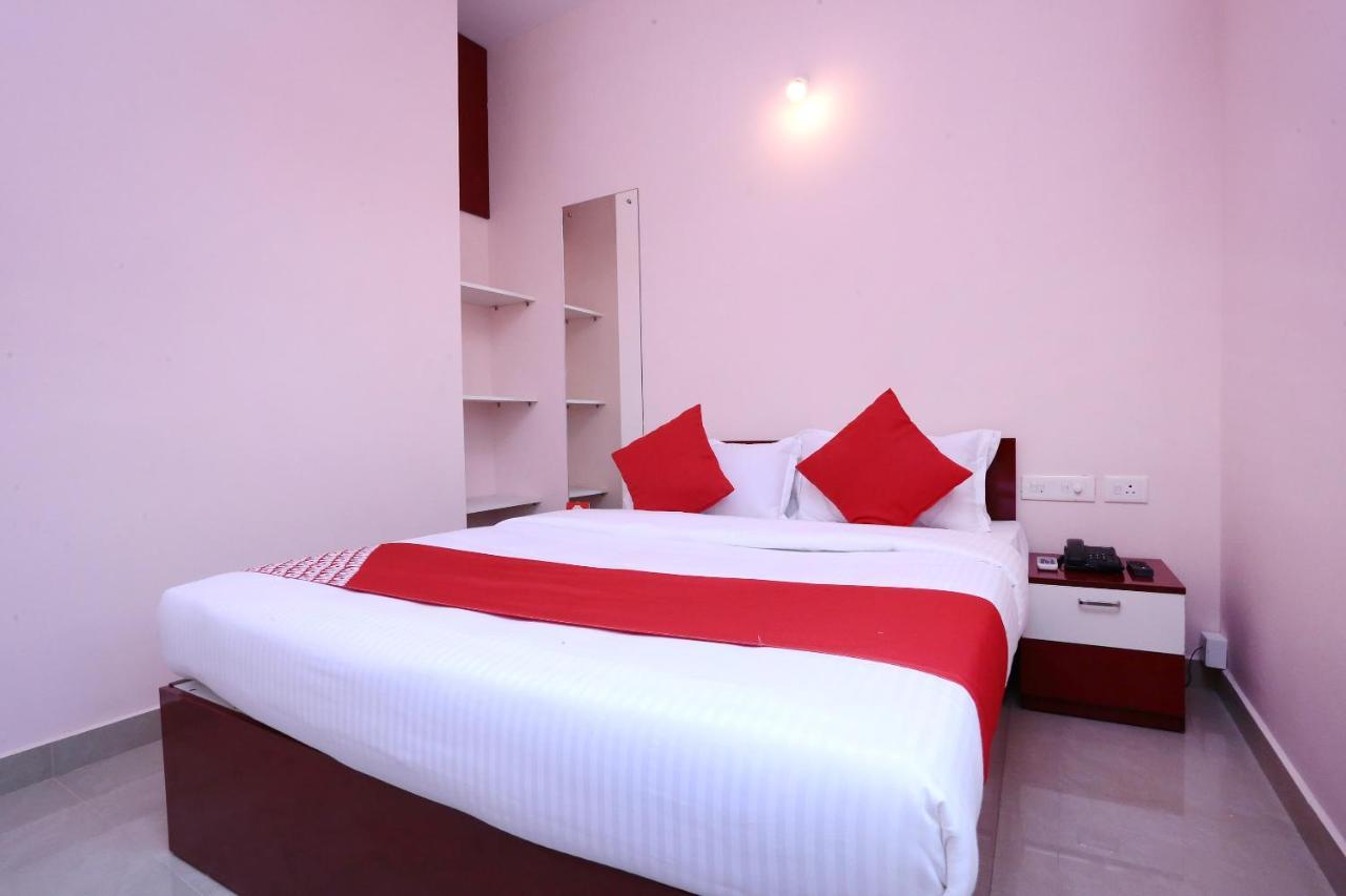 Oyo 13577 Tkr Metro Residency Hotel Kochi Luaran gambar