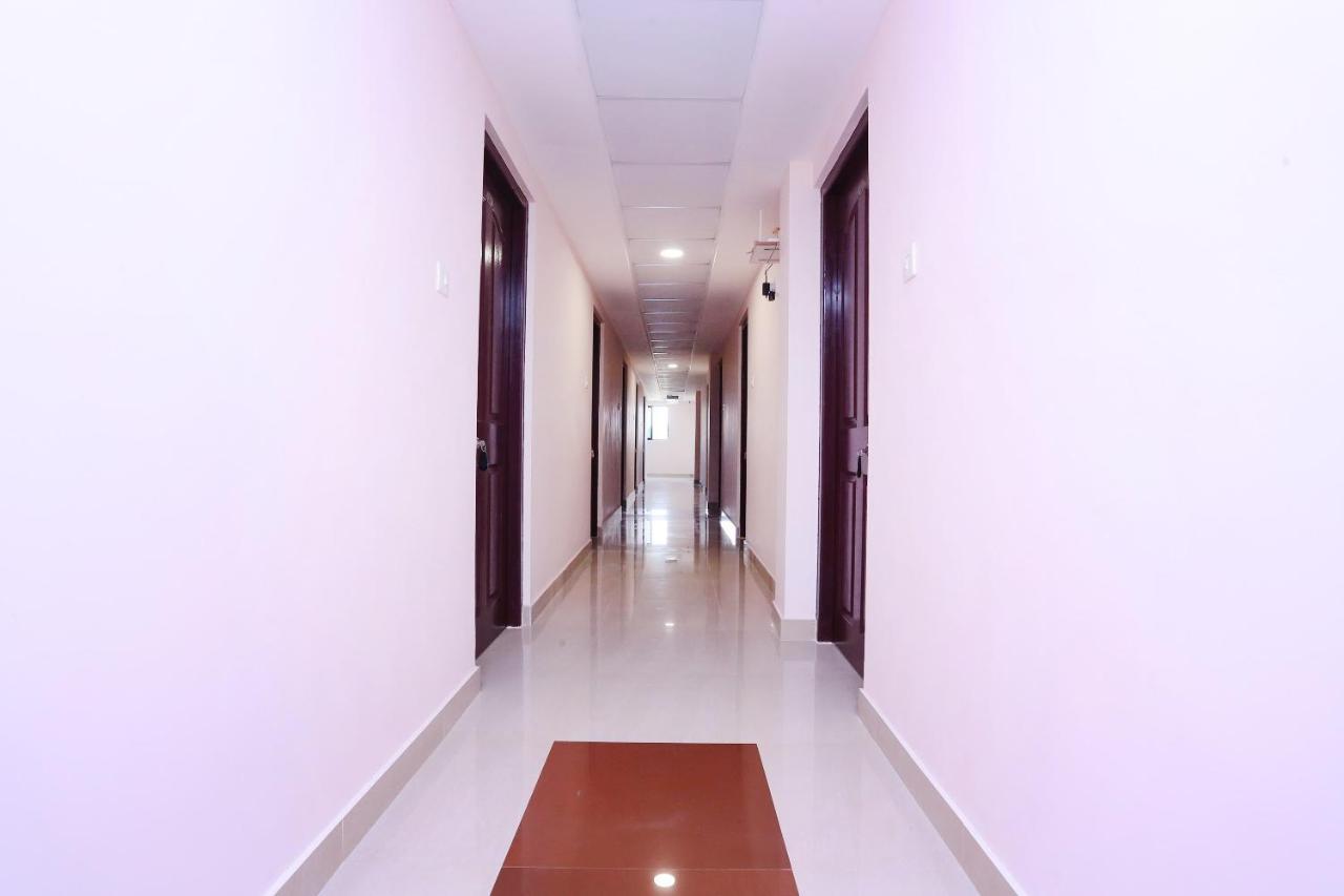 Oyo 13577 Tkr Metro Residency Hotel Kochi Luaran gambar