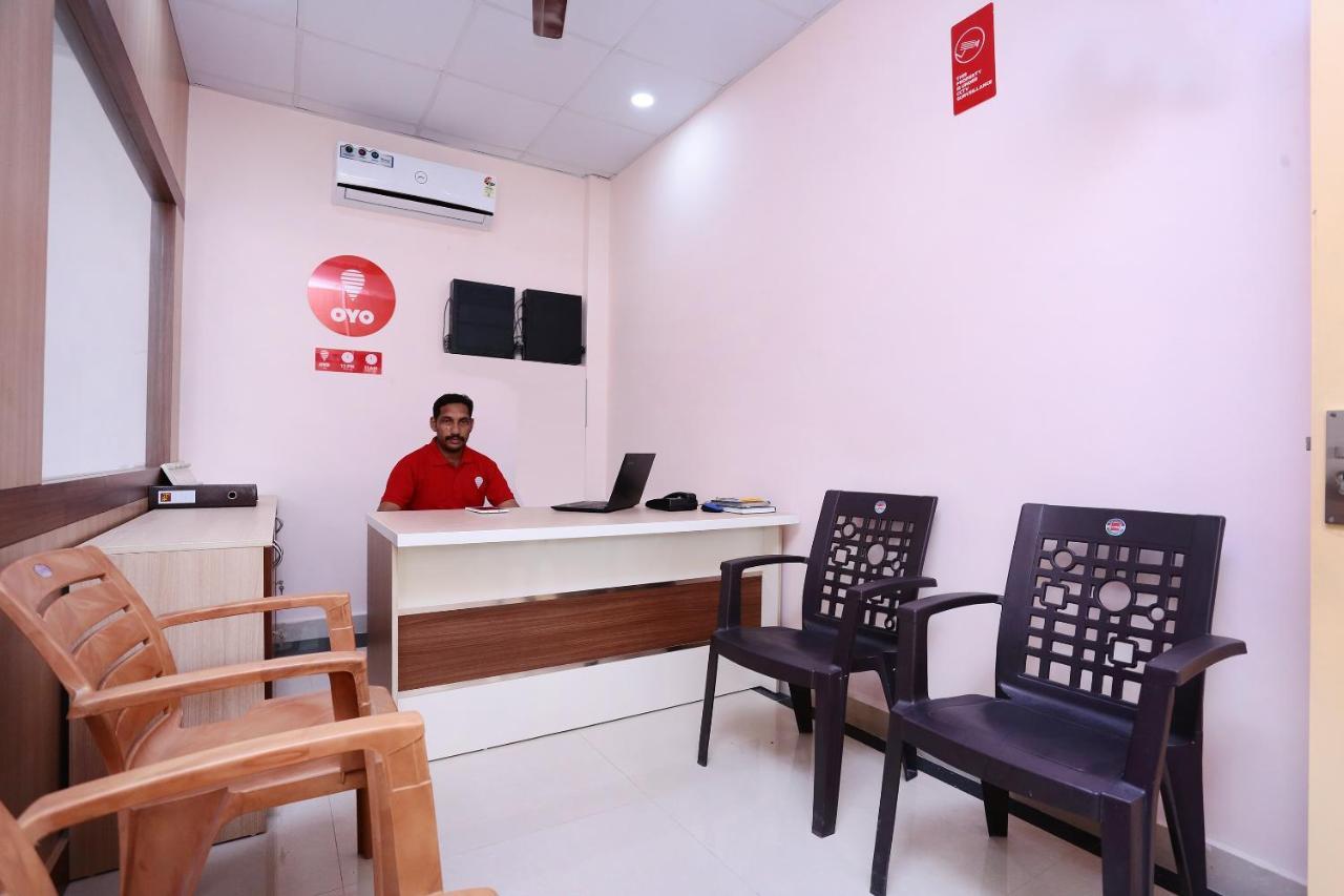 Oyo 13577 Tkr Metro Residency Hotel Kochi Luaran gambar