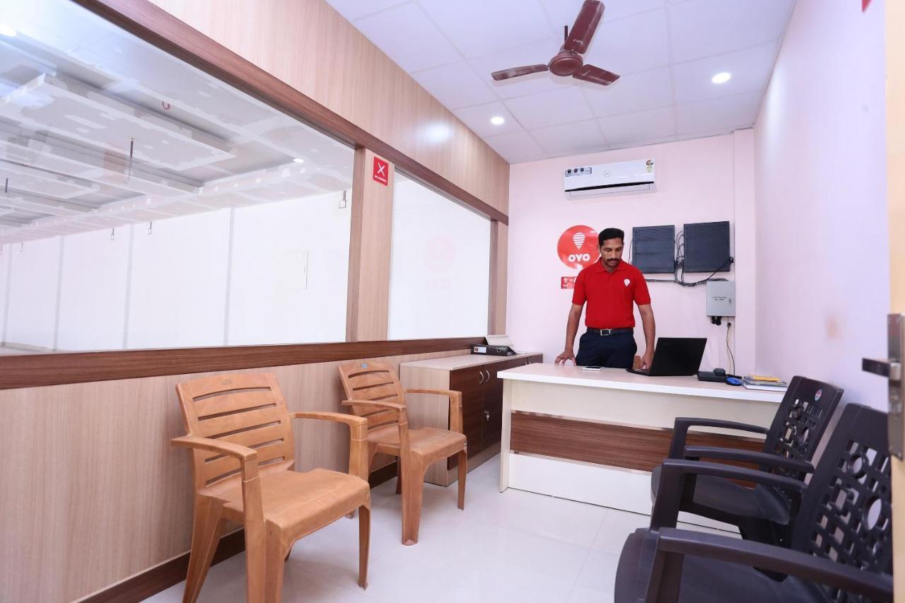 Oyo 13577 Tkr Metro Residency Hotel Kochi Luaran gambar